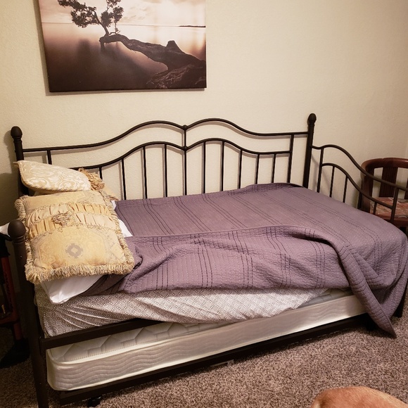 Twin trundle bed - Picture 1 of 1